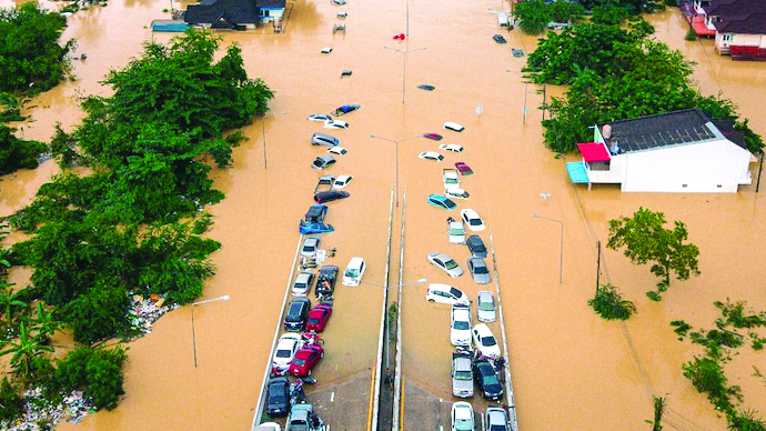 Flooding death toll in southern Thailand rises to over 80; water levels begin to fall